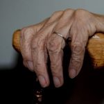 Buscan a familiares de adultas